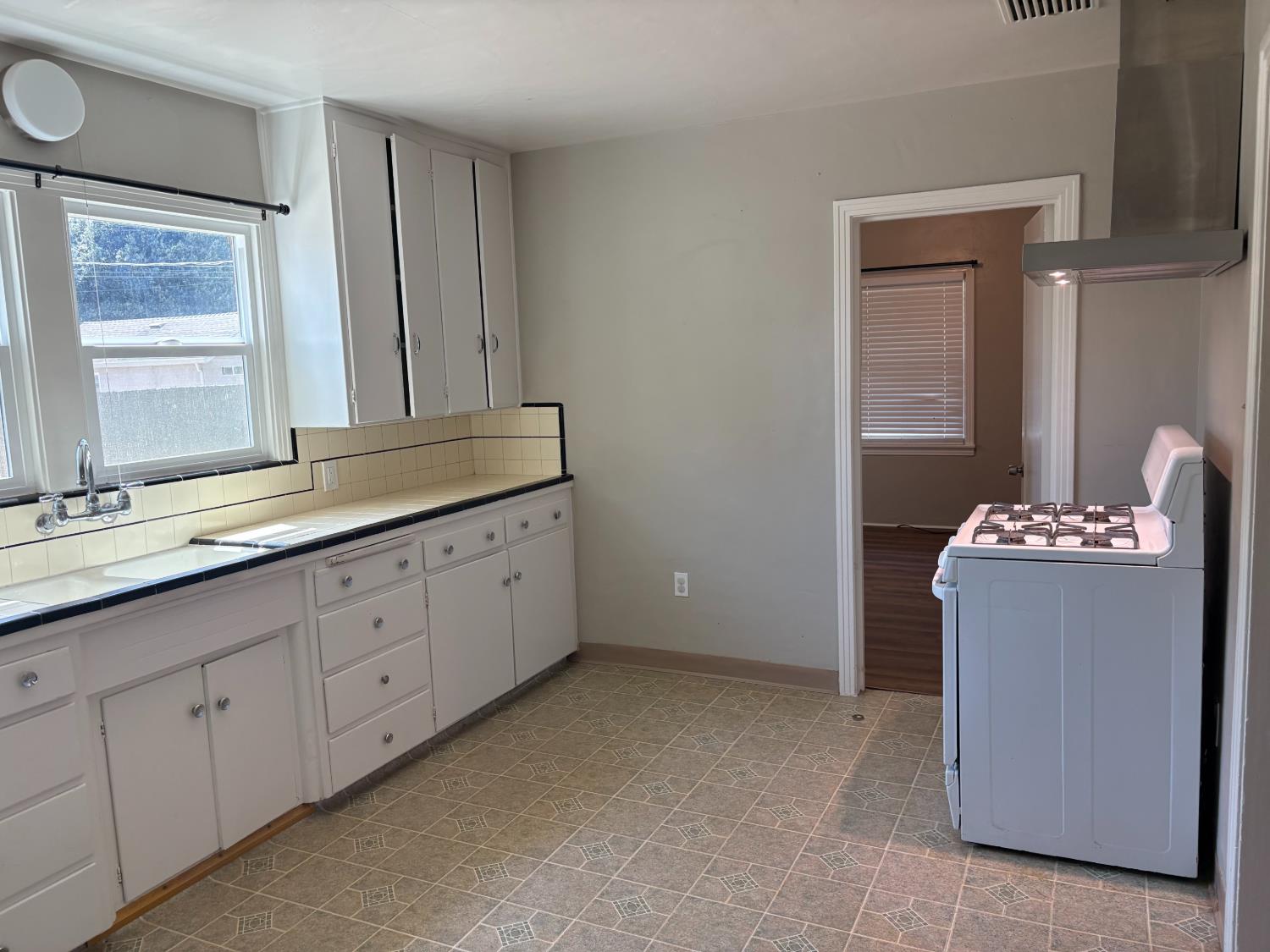 318 Bodem St, Modesto, CA 95350