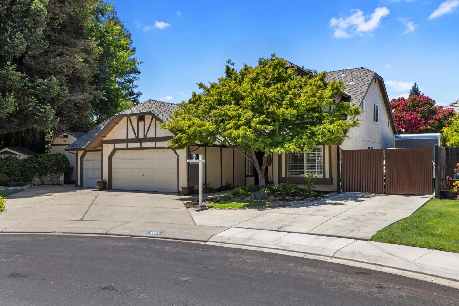 829 Nolte Ln, Modesto, CA 95355