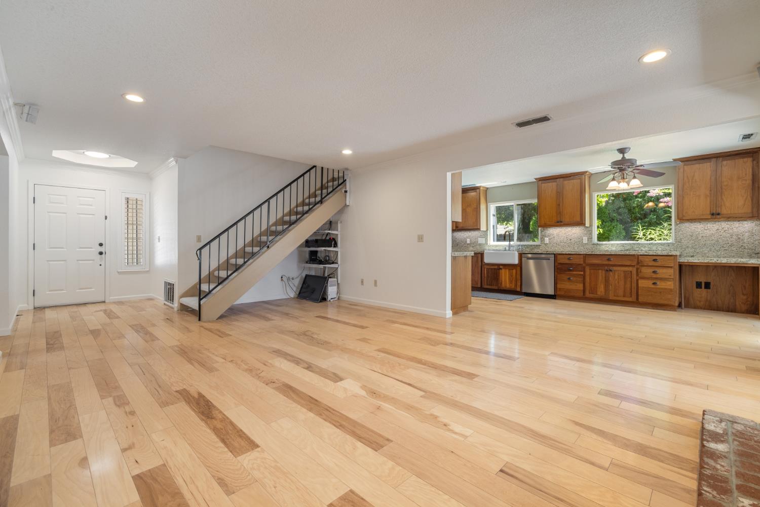 829 Nolte Ln, Modesto, CA 95355