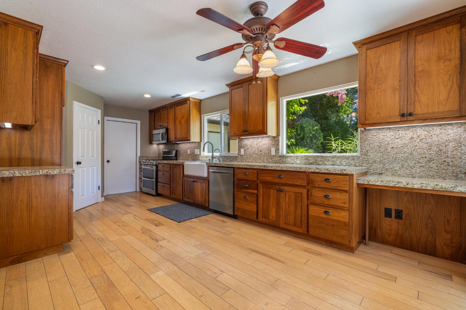 829 Nolte Ln, Modesto, CA 95355
