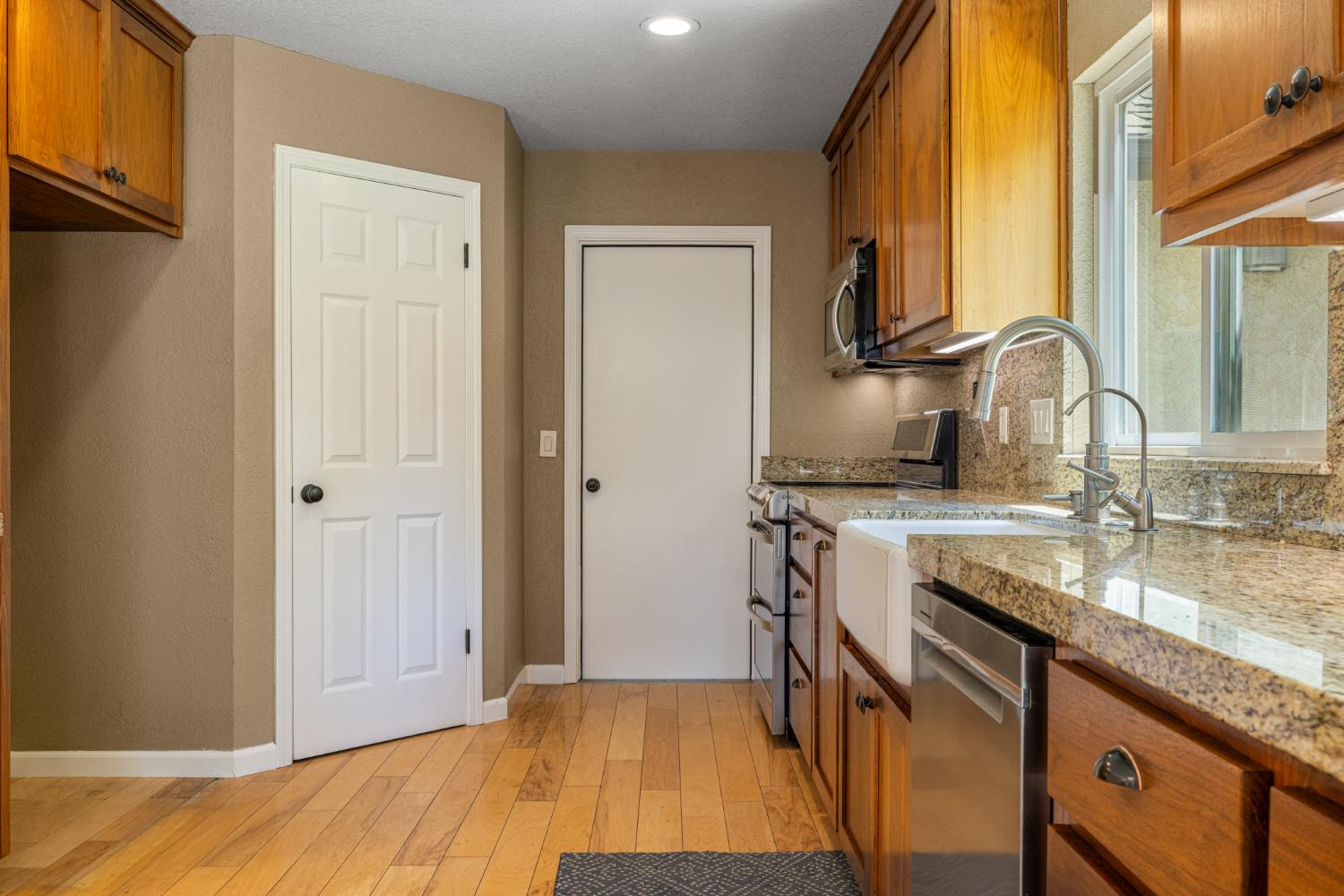 829 Nolte Ln, Modesto, CA 95355