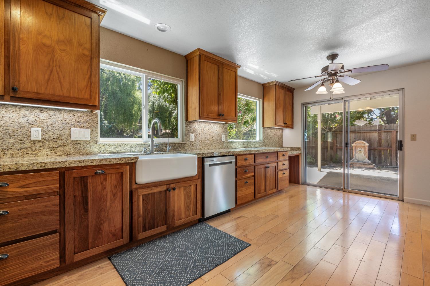 829 Nolte Ln, Modesto, CA 95355
