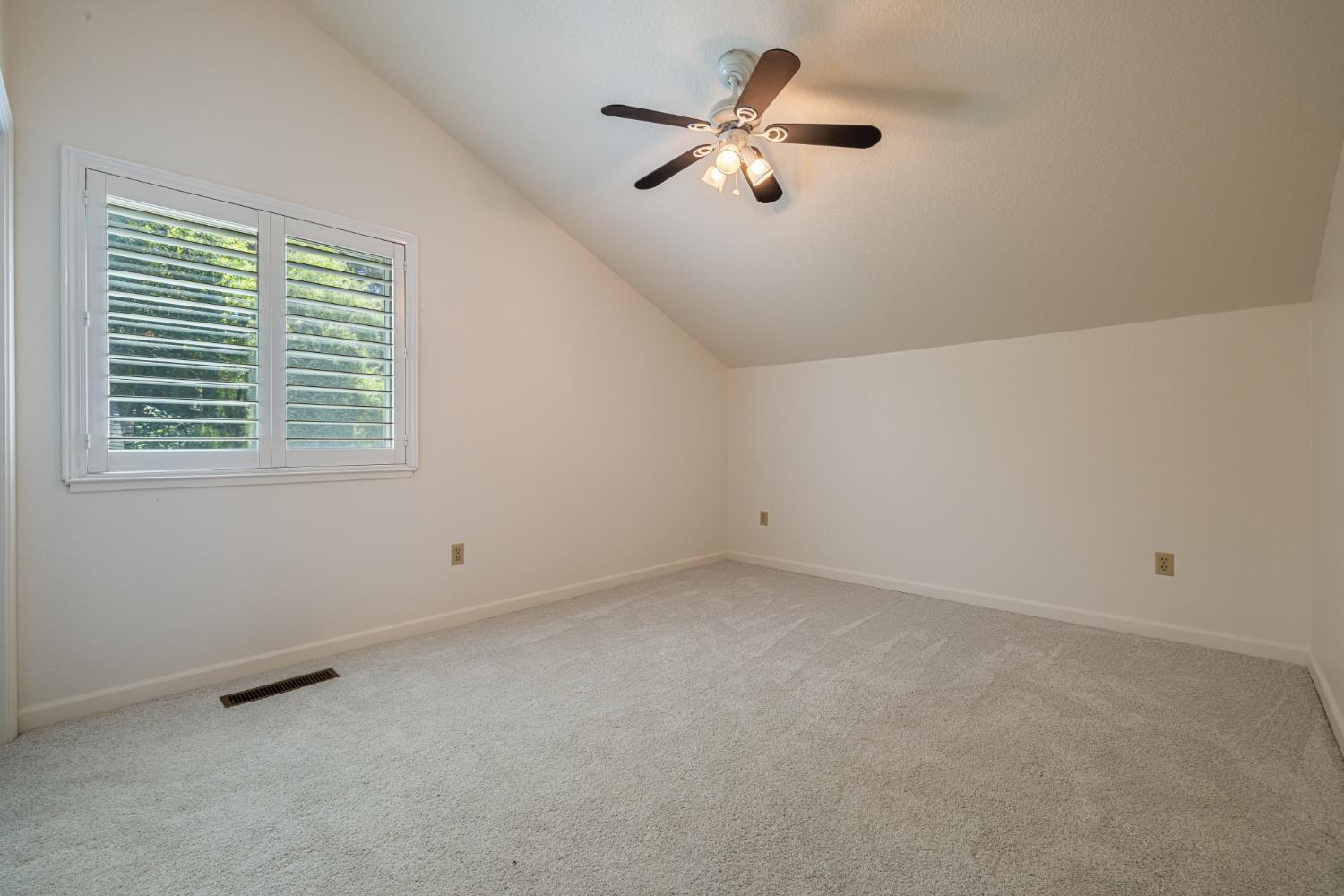 829 Nolte Ln, Modesto, CA 95355