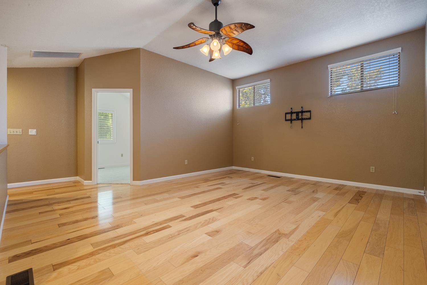 829 Nolte Ln, Modesto, CA 95355