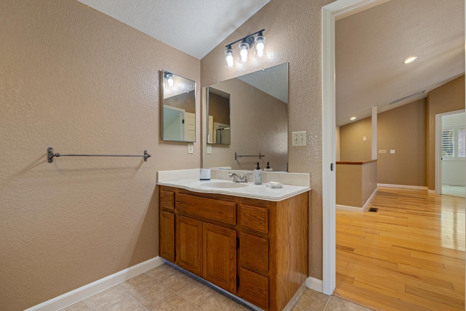829 Nolte Ln, Modesto, CA 95355