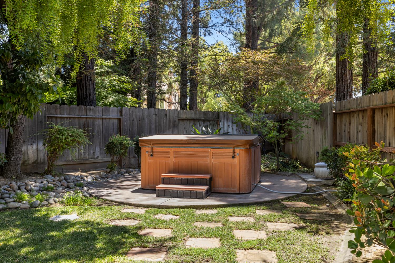 829 Nolte Ln, Modesto, CA 95355