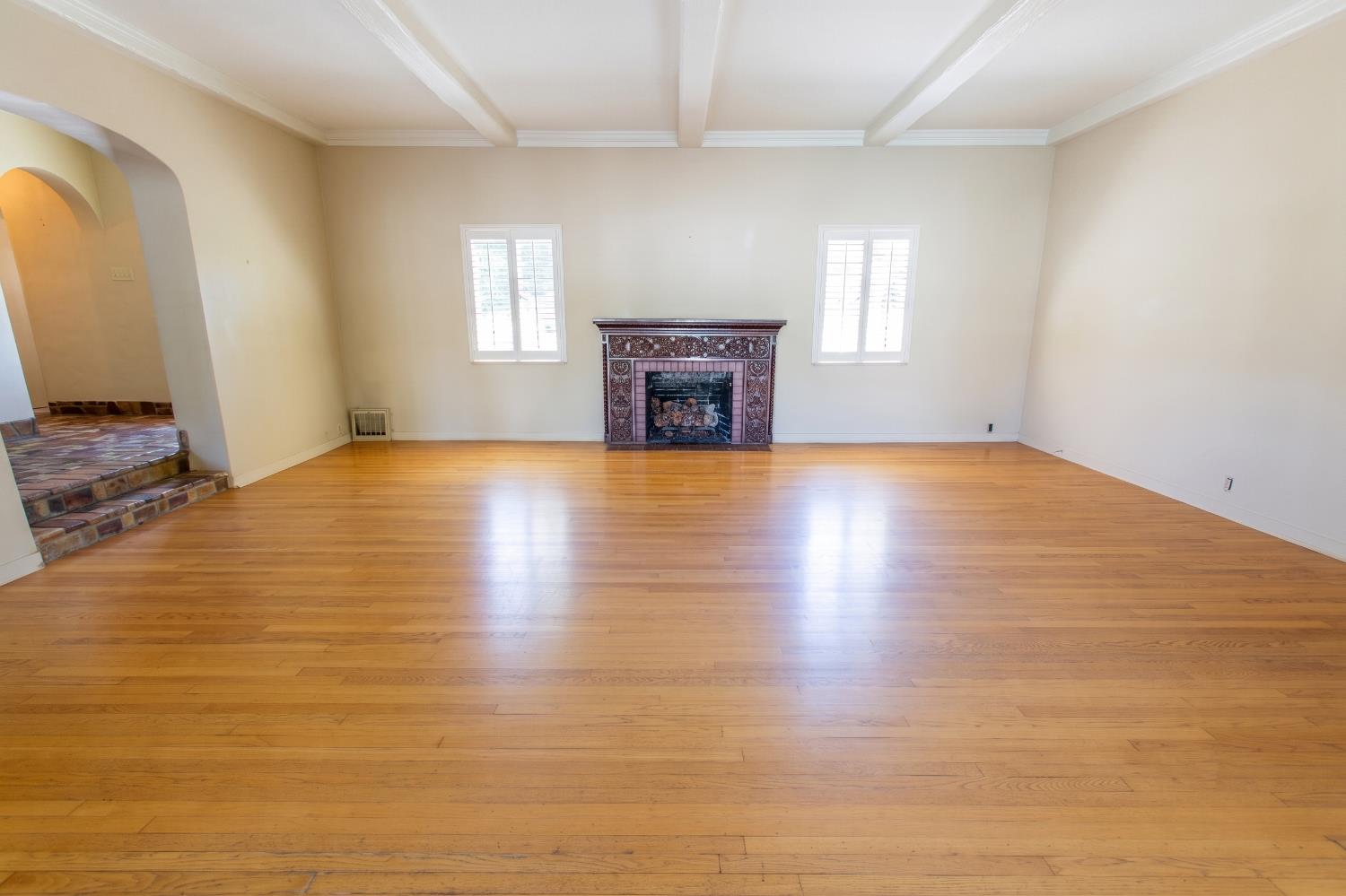 1419 S 6th St, Los Banos, CA 93635