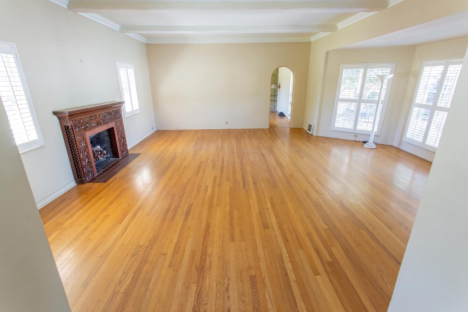 1419 S 6th St, Los Banos, CA 93635