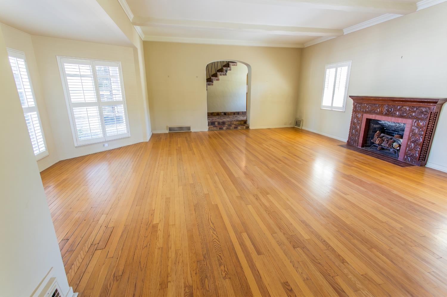 1419 S 6th St, Los Banos, CA 93635