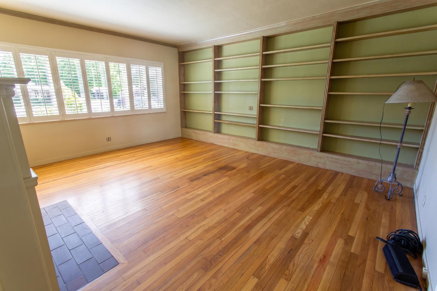 1419 S 6th St, Los Banos, CA 93635