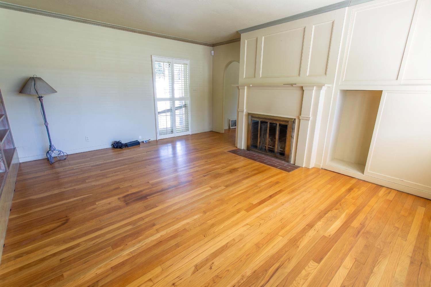 1419 S 6th St, Los Banos, CA 93635