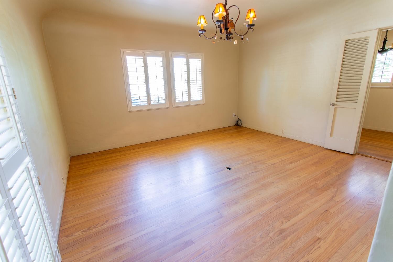1419 S 6th St, Los Banos, CA 93635