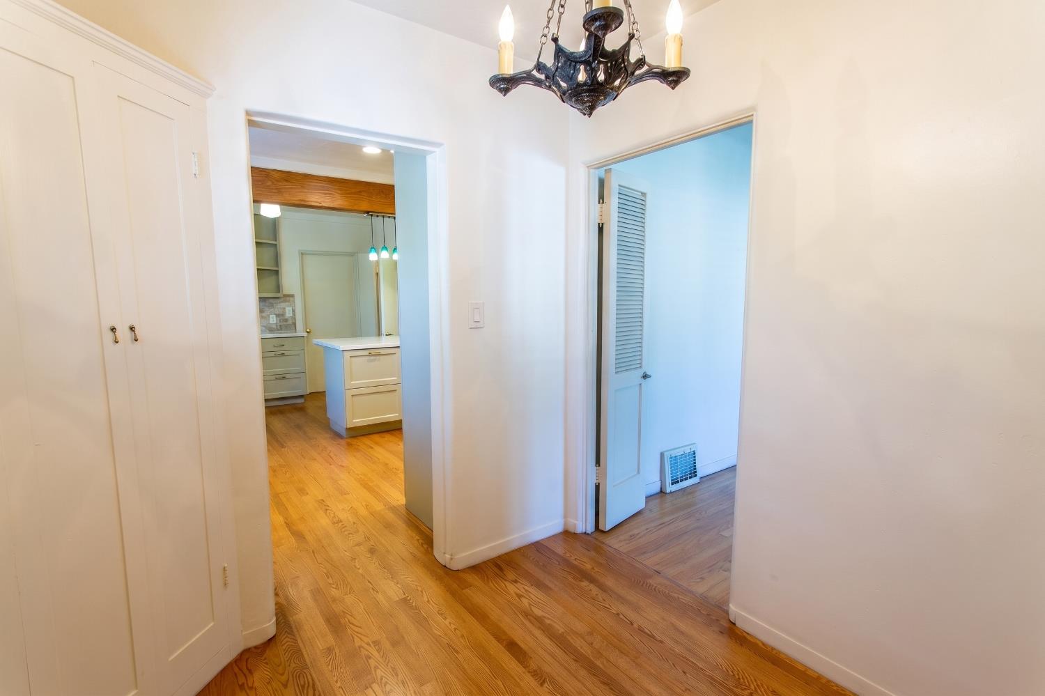 1419 S 6th St, Los Banos, CA 93635