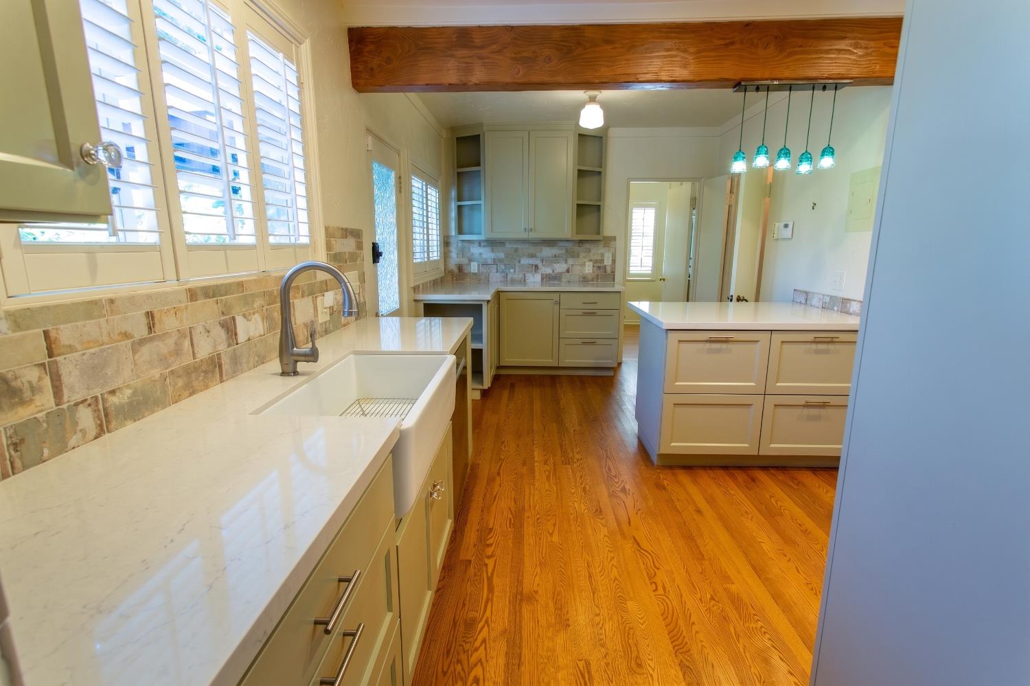 1419 S 6th St, Los Banos, CA 93635