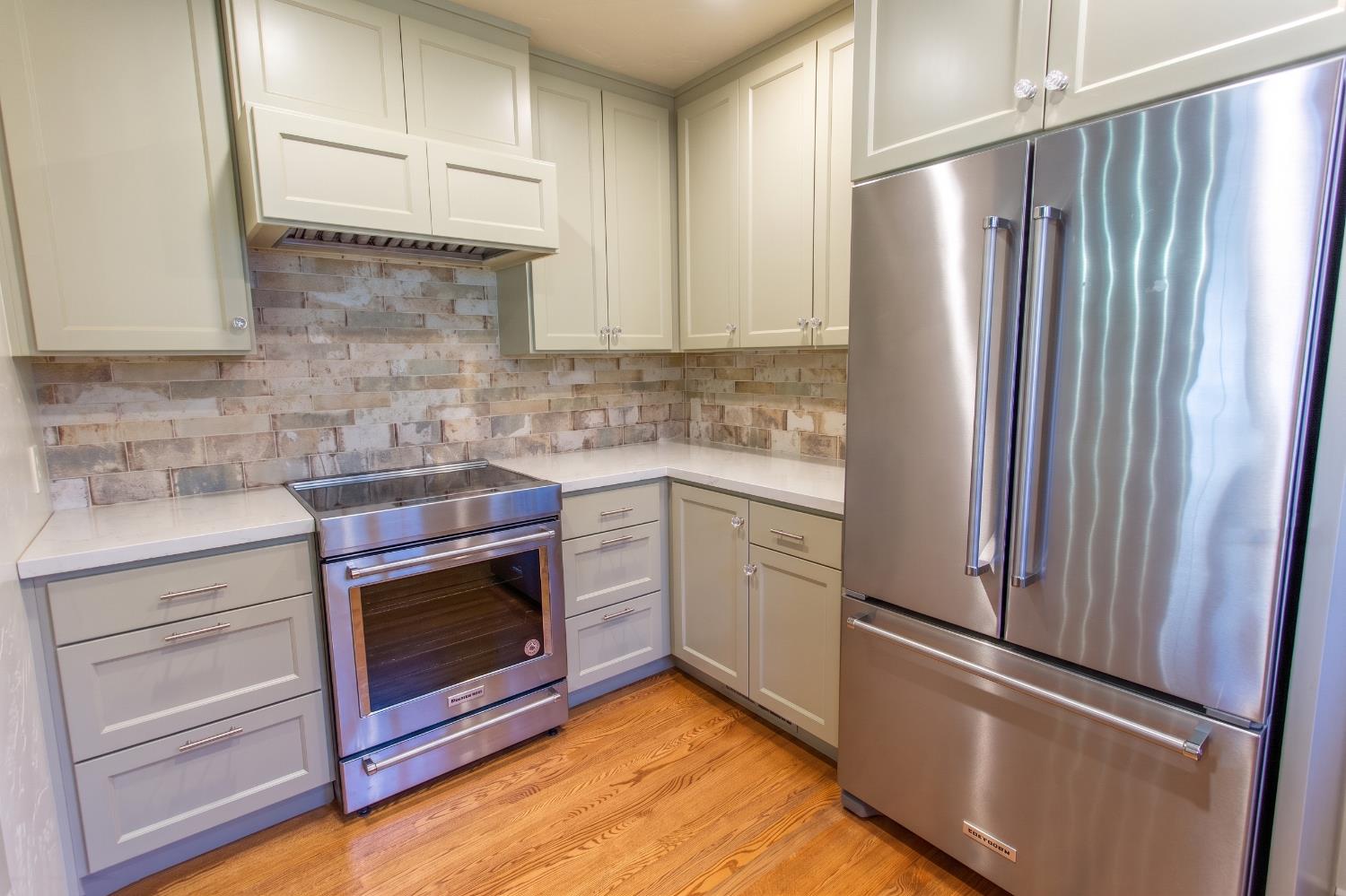 1419 S 6th St, Los Banos, CA 93635