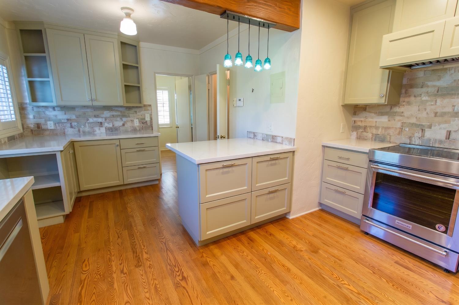 1419 S 6th St, Los Banos, CA 93635