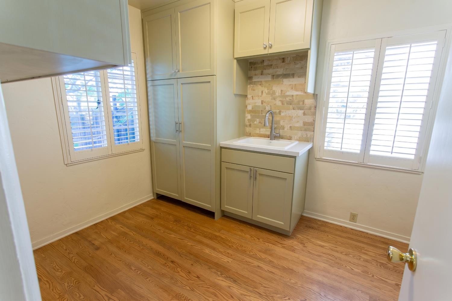 1419 S 6th St, Los Banos, CA 93635