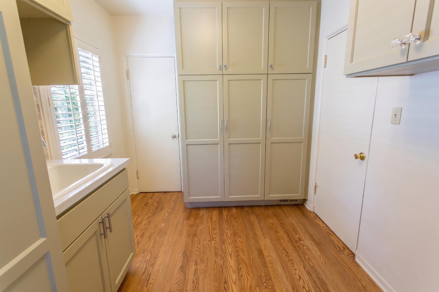 1419 S 6th St, Los Banos, CA 93635