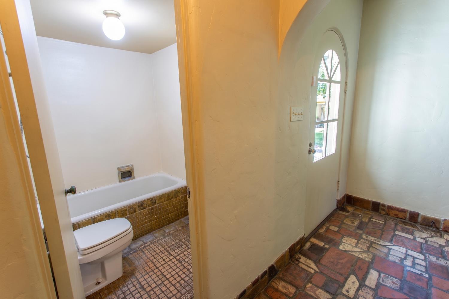 1419 S 6th St, Los Banos, CA 93635