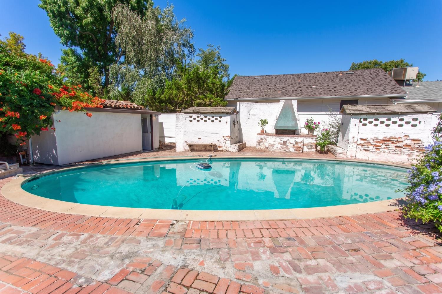 1419 S 6th St, Los Banos, CA 93635