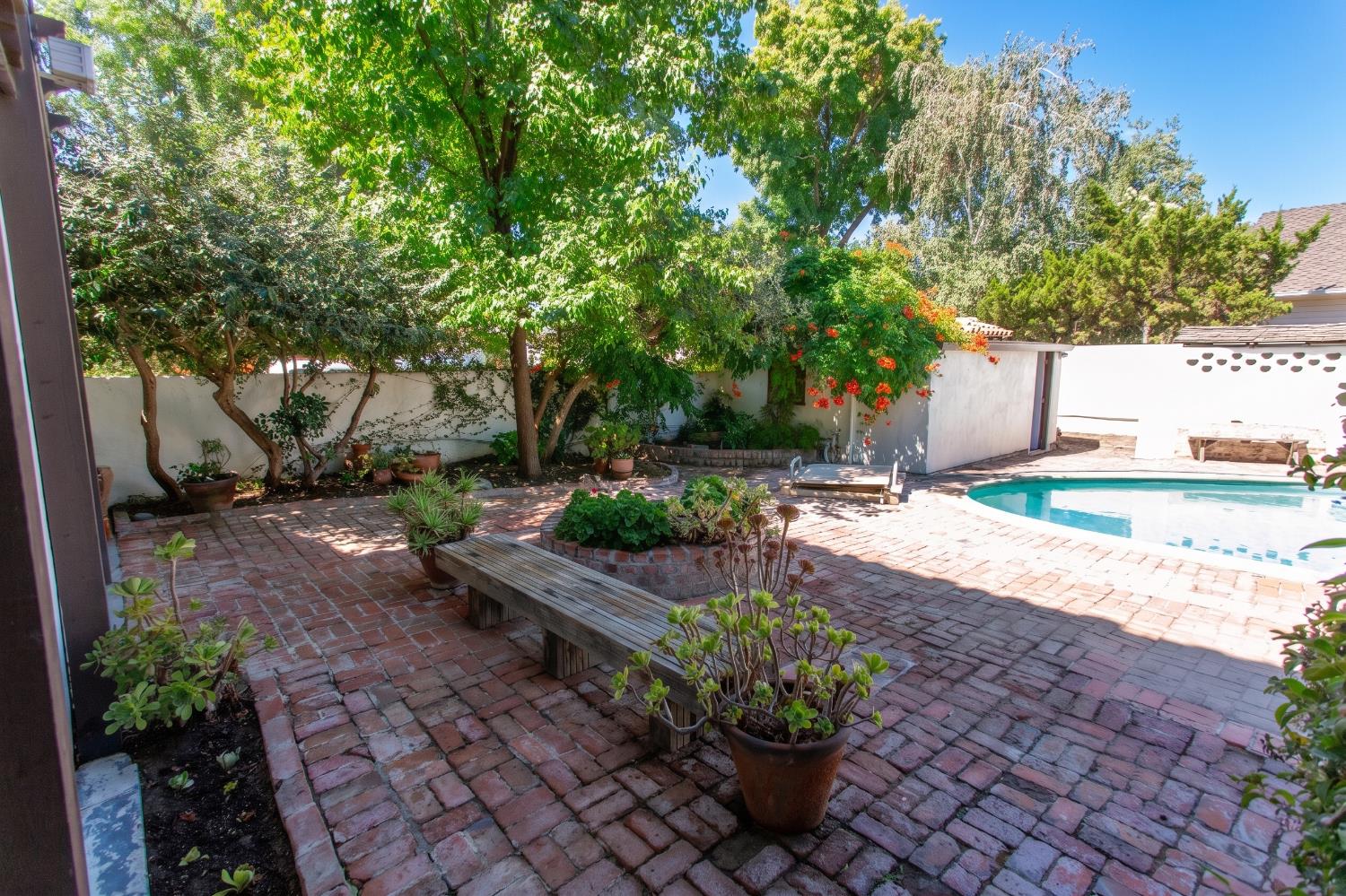 1419 S 6th St, Los Banos, CA 93635