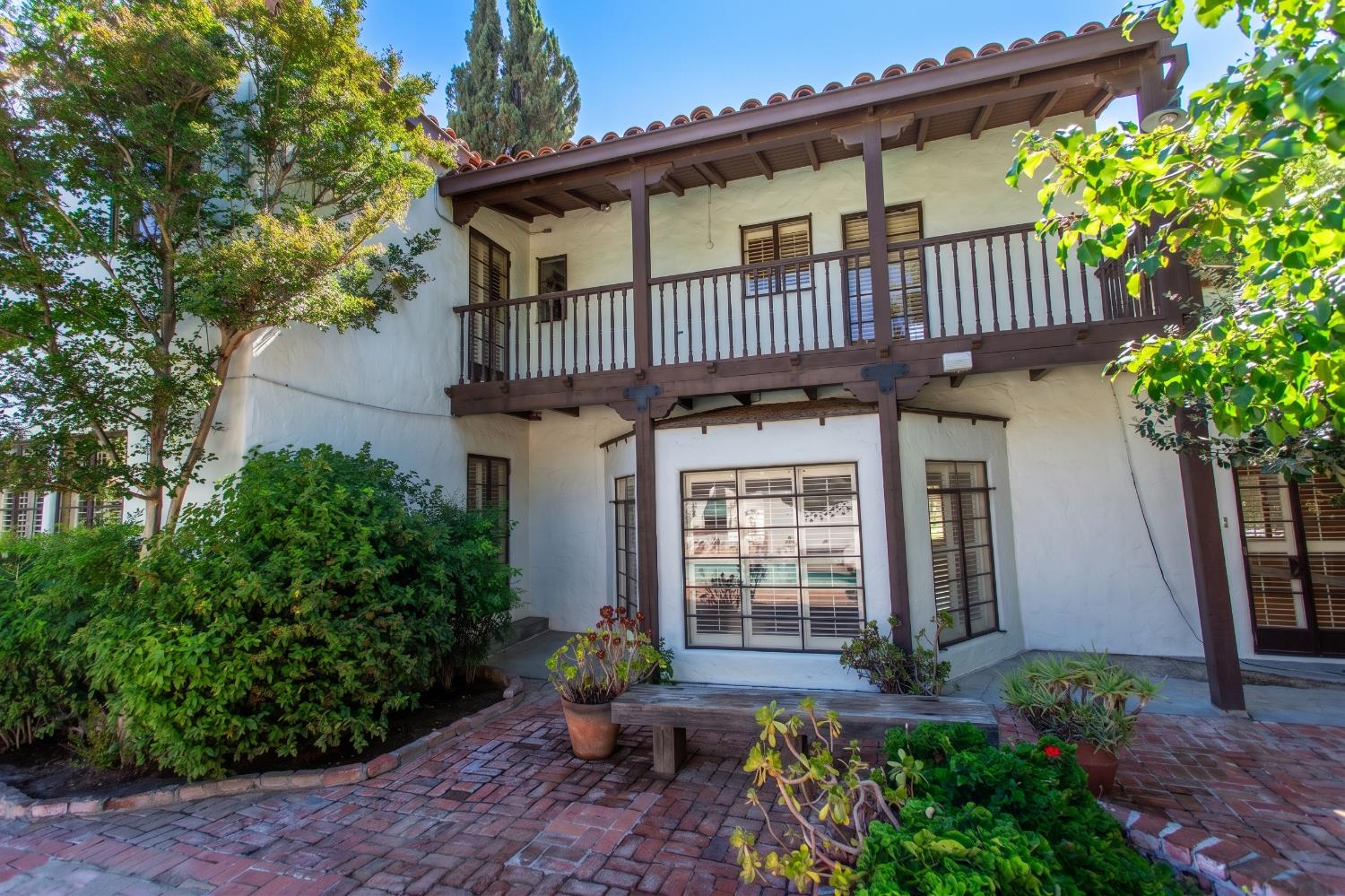 1419 S 6th St, Los Banos, CA 93635