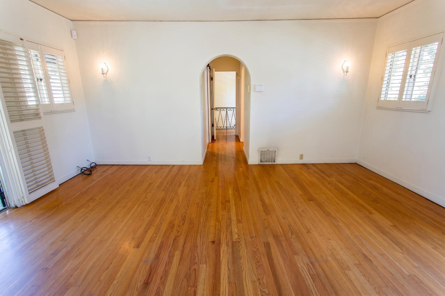 1419 S 6th St, Los Banos, CA 93635