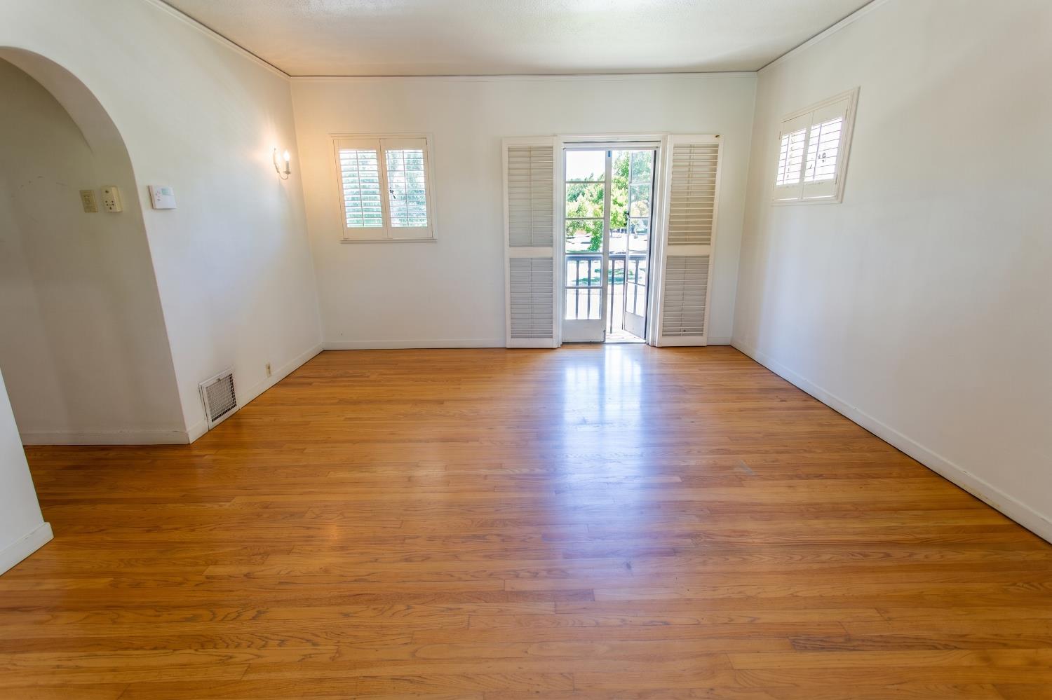 1419 S 6th St, Los Banos, CA 93635
