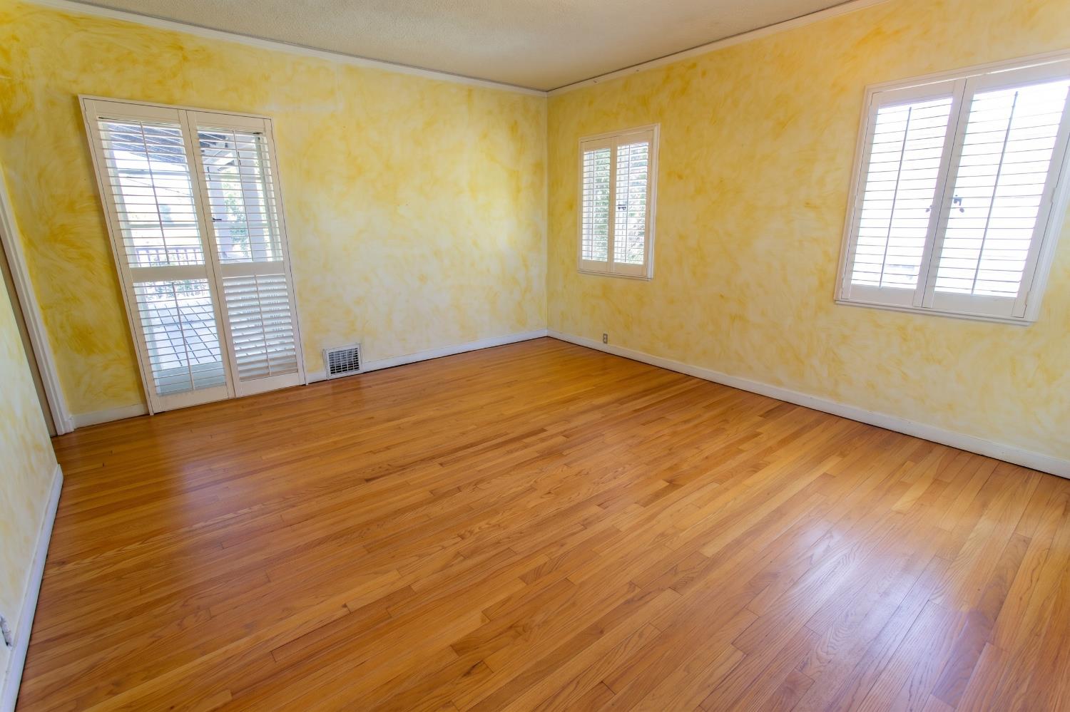1419 S 6th St, Los Banos, CA 93635