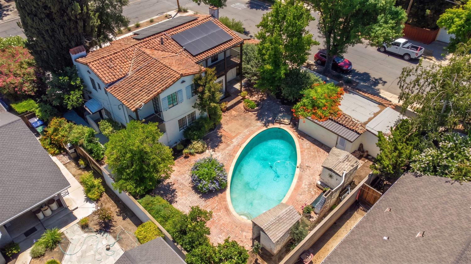 1419 S 6th St, Los Banos, CA 93635