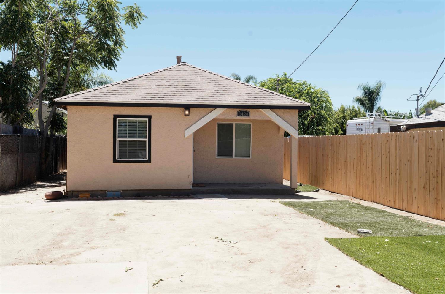 1424 1426 Mono Dr, Modesto, CA 95354
