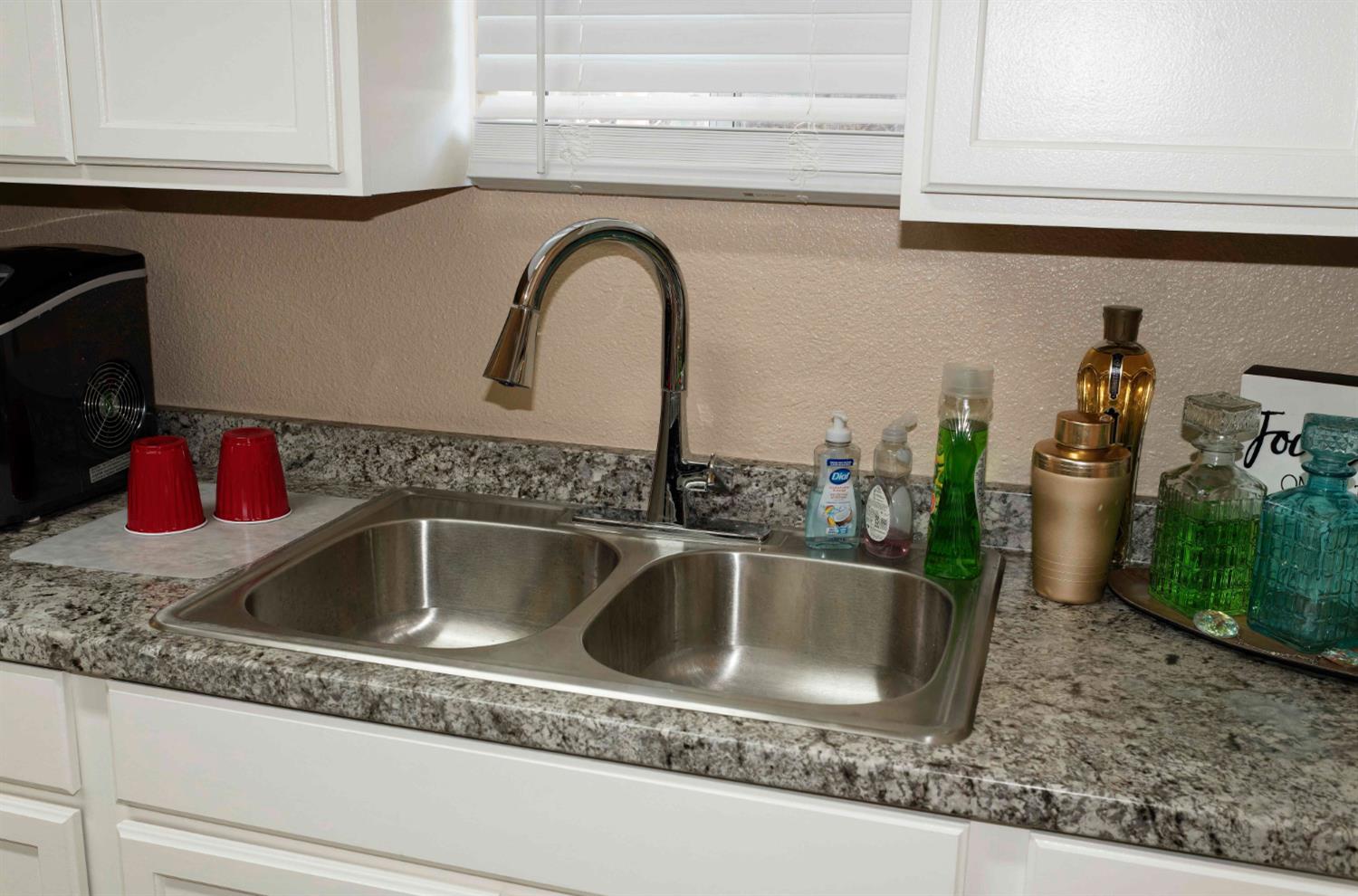 1424 1426 Mono Dr, Modesto, CA 95354