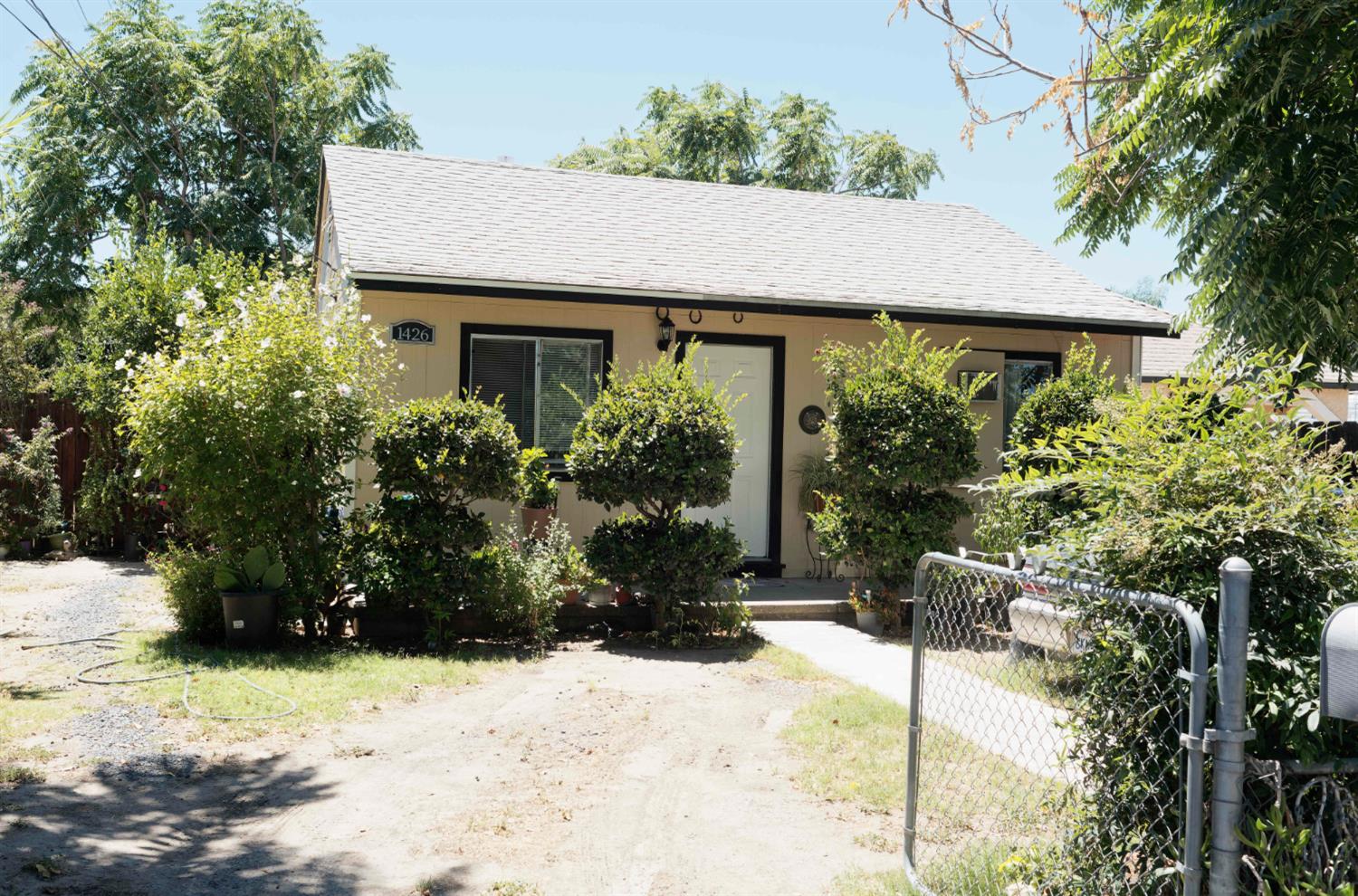 1424 1426 Mono Dr, Modesto, CA 95354
