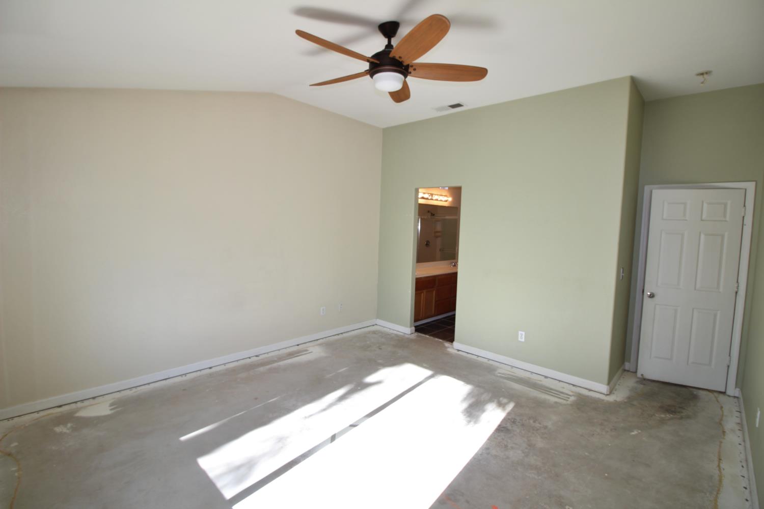 5456 Homewood Way, Riverbank, CA 95367
