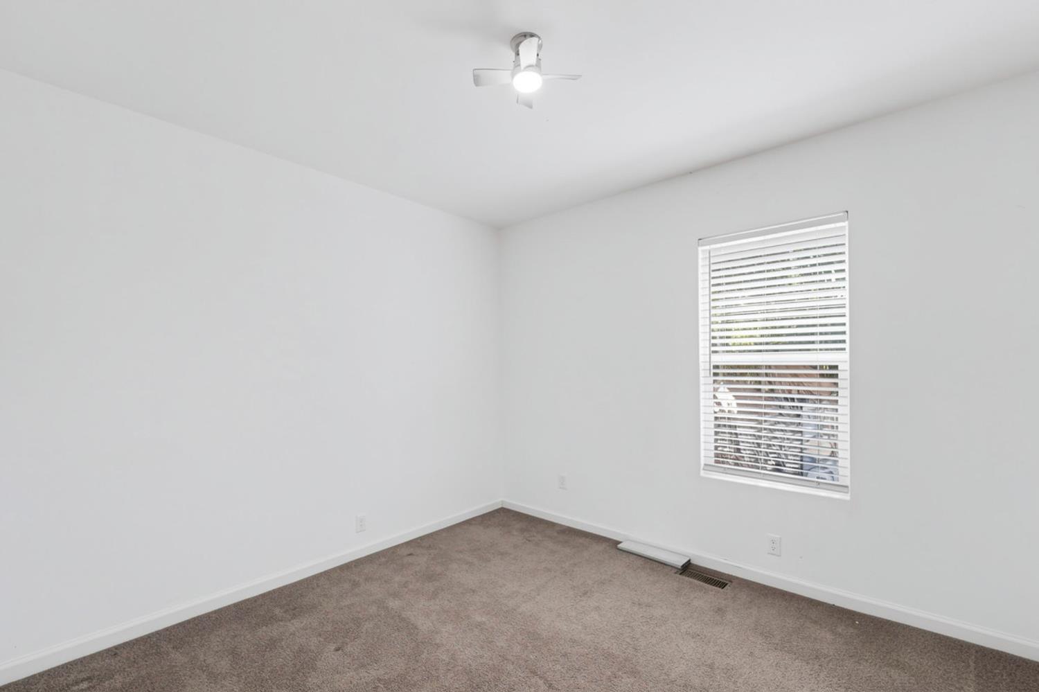 1412 S 1st St #21, Turlock, CA 95380