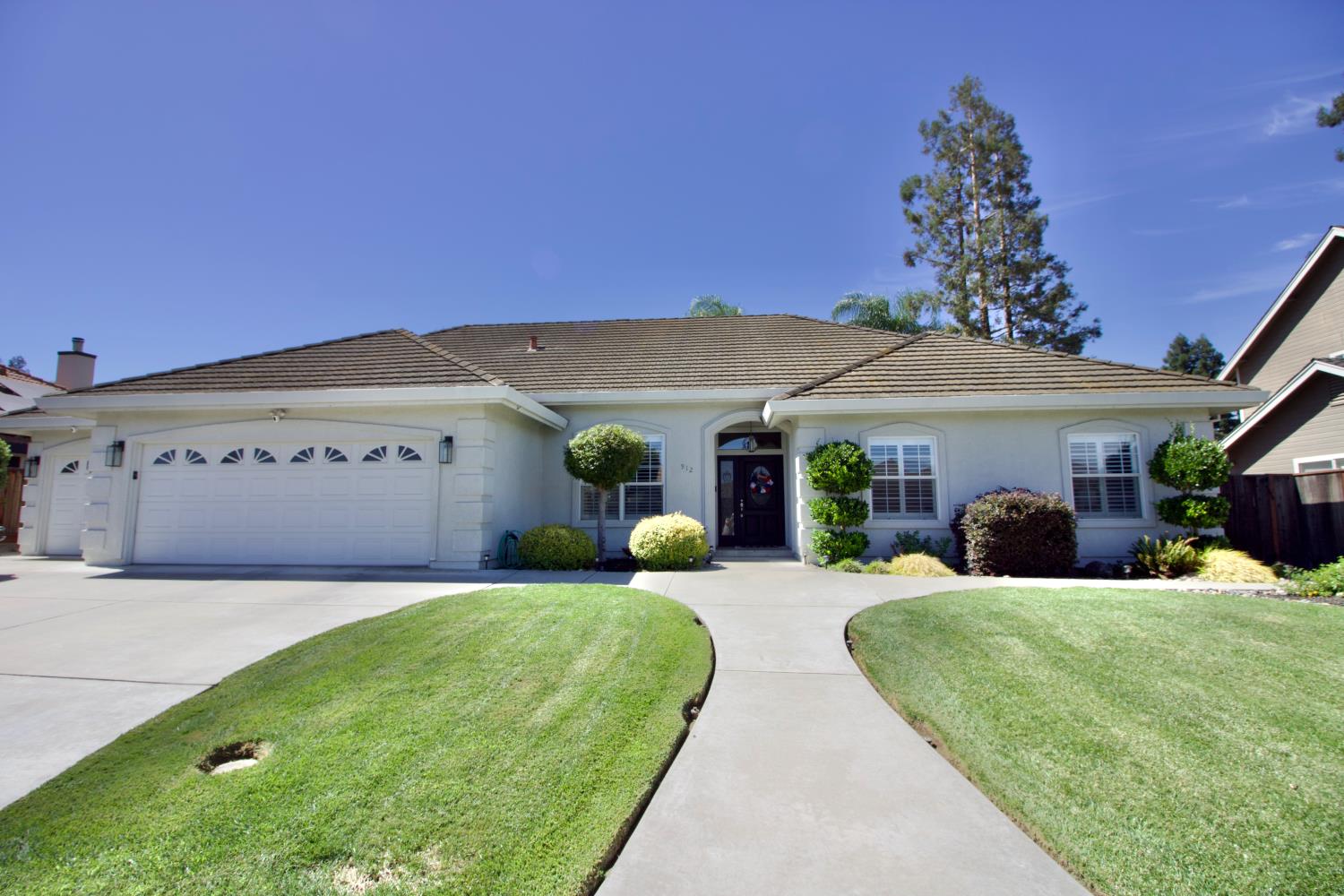 912 Bogarin Ln, Ripon, CA 95366
