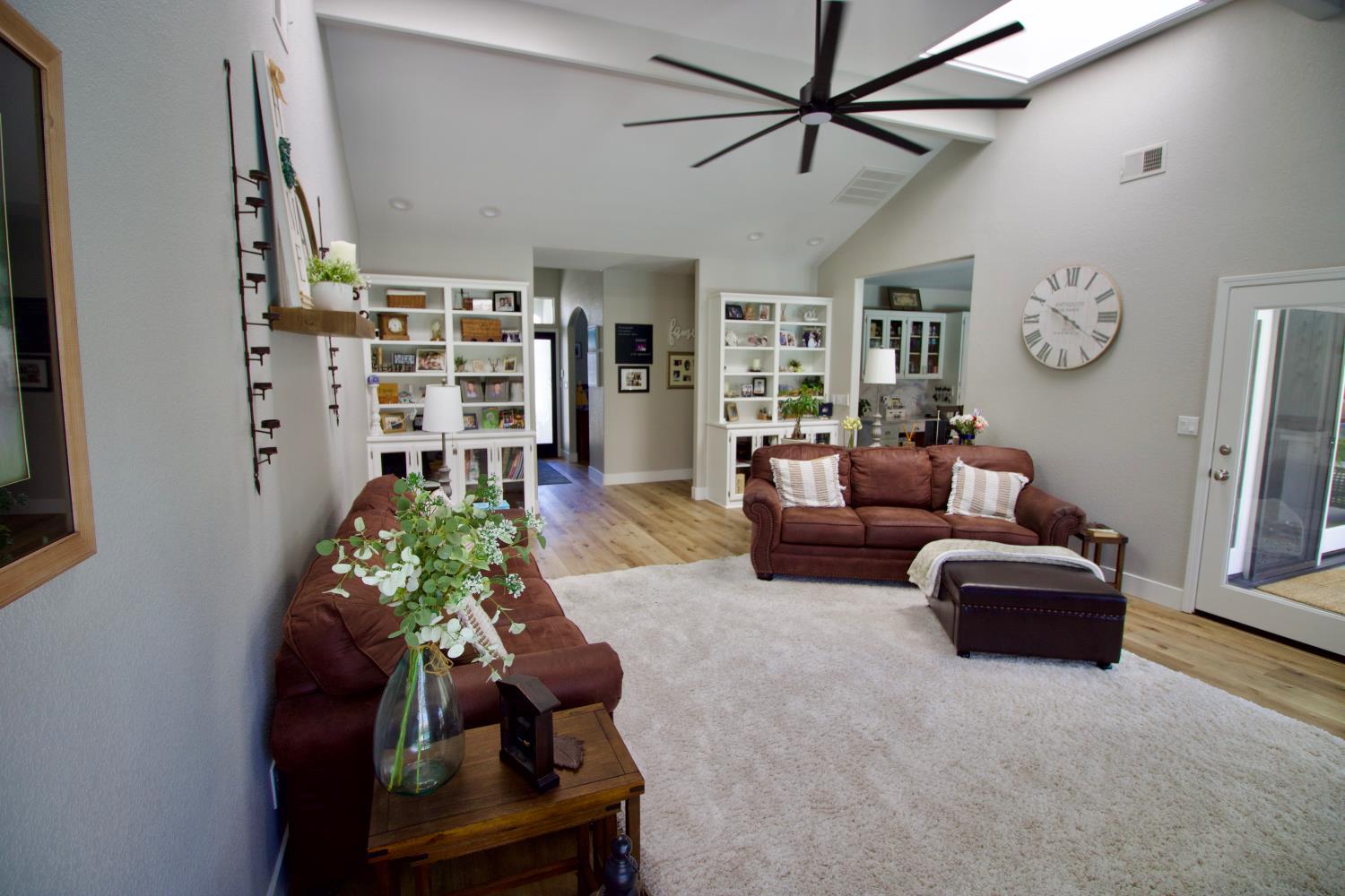 912 Bogarin Ln, Ripon, CA 95366