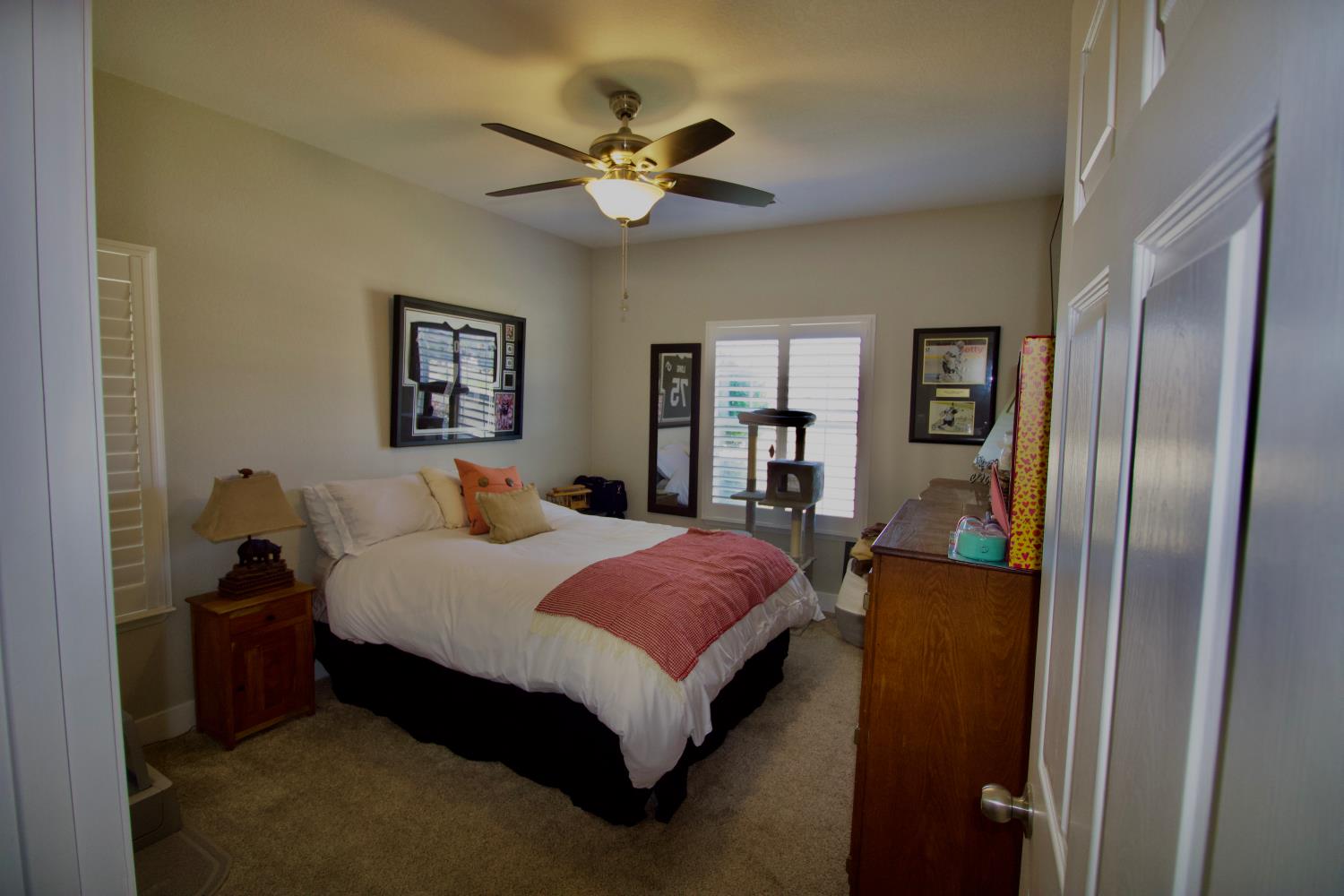 912 Bogarin Ln, Ripon, CA 95366
