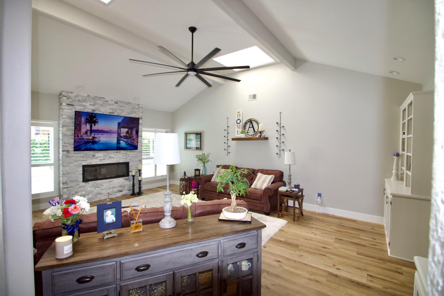 912 Bogarin Ln, Ripon, CA 95366