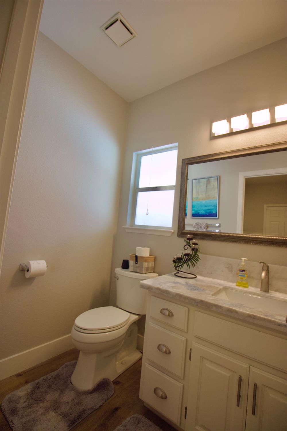 912 Bogarin Ln, Ripon, CA 95366