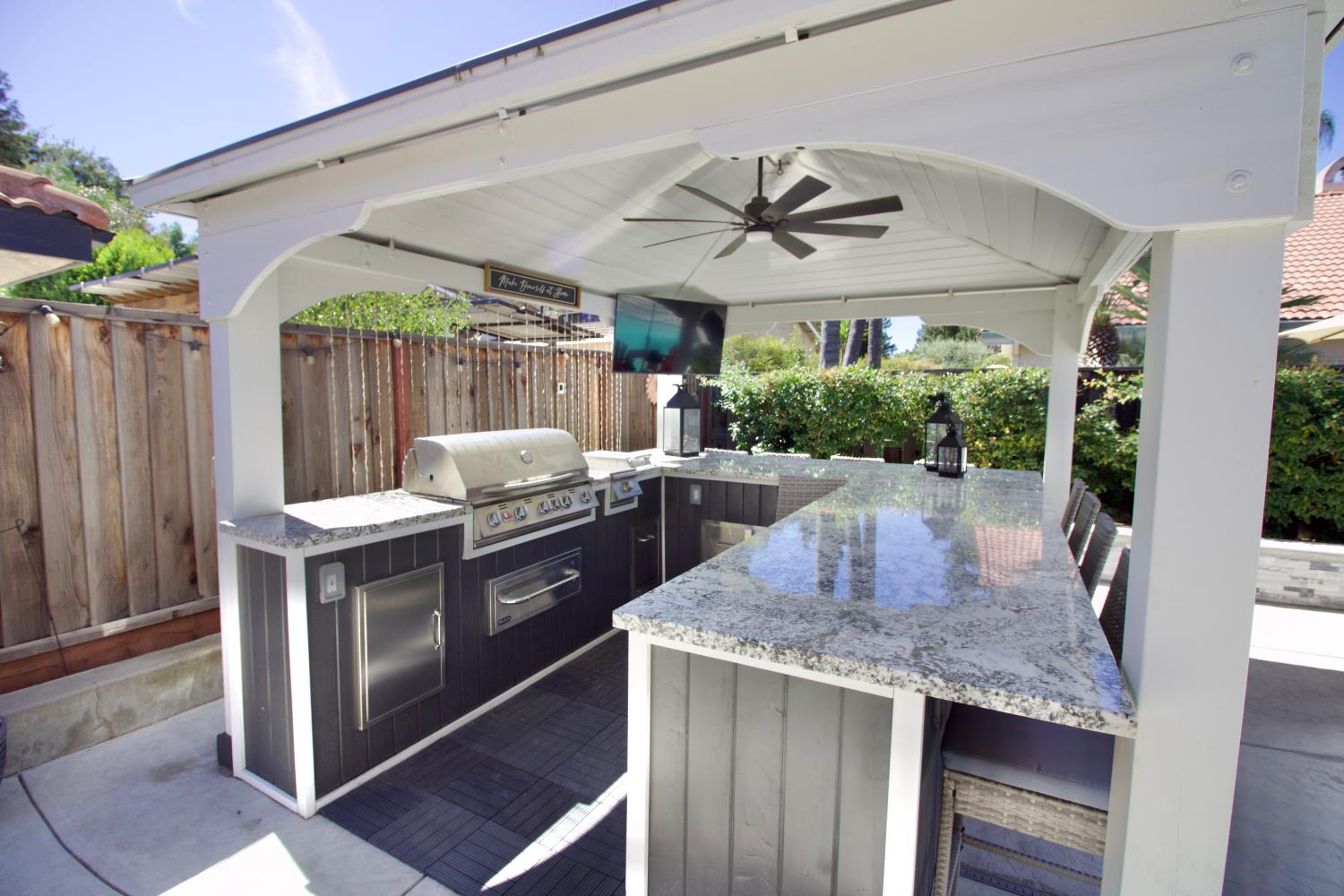 912 Bogarin Ln, Ripon, CA 95366
