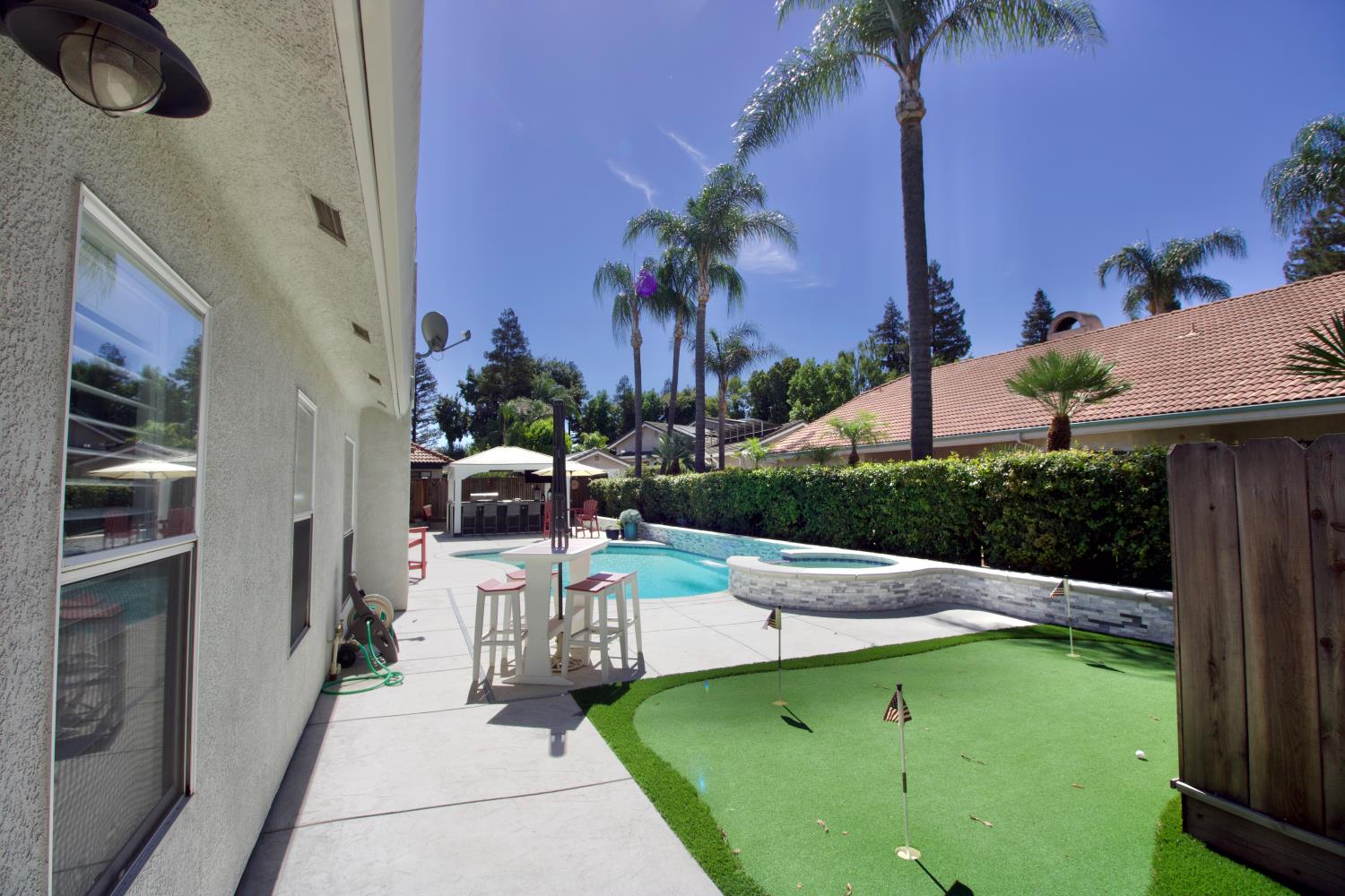 912 Bogarin Ln, Ripon, CA 95366