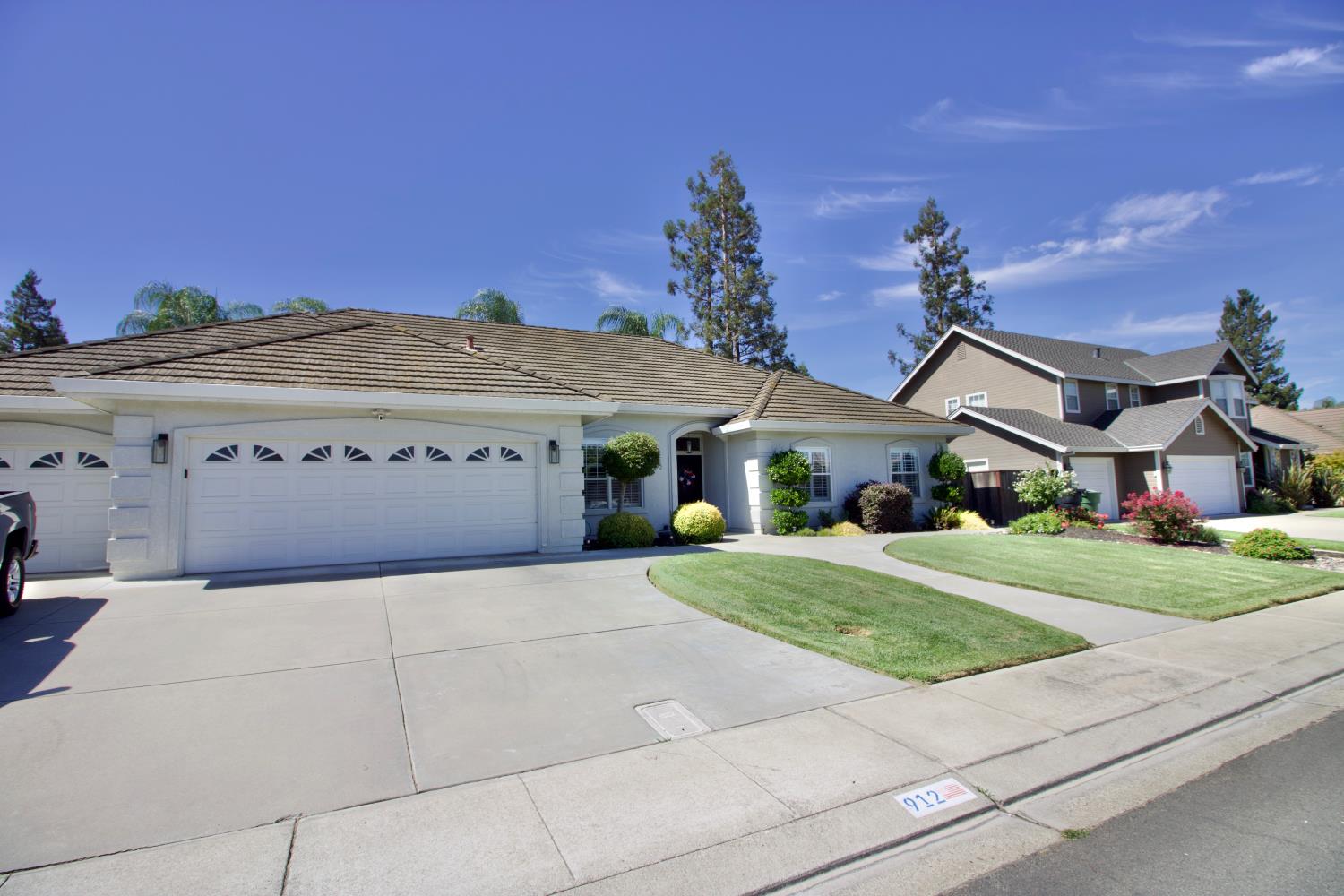 912 Bogarin Ln, Ripon, CA 95366