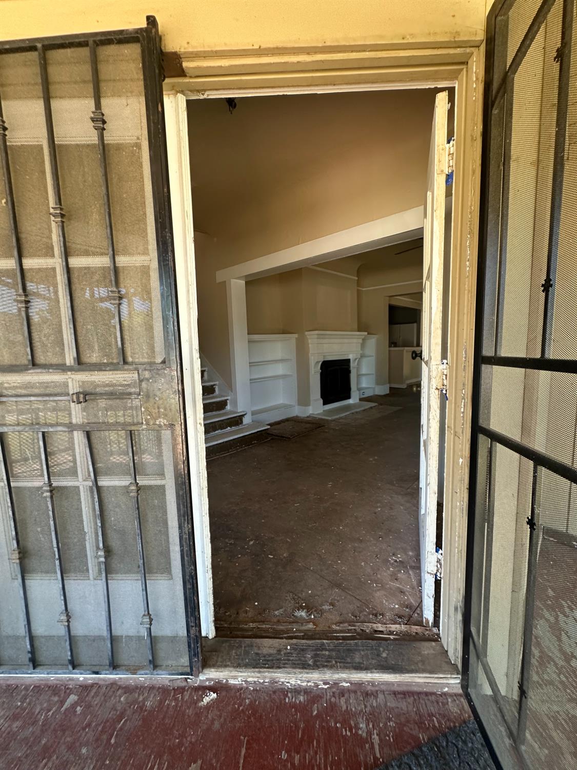 230 N 3rd St, Patterson, CA 95363
