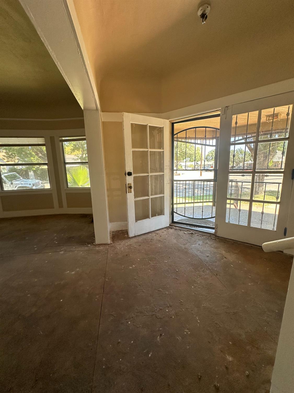 230 N 3rd St, Patterson, CA 95363