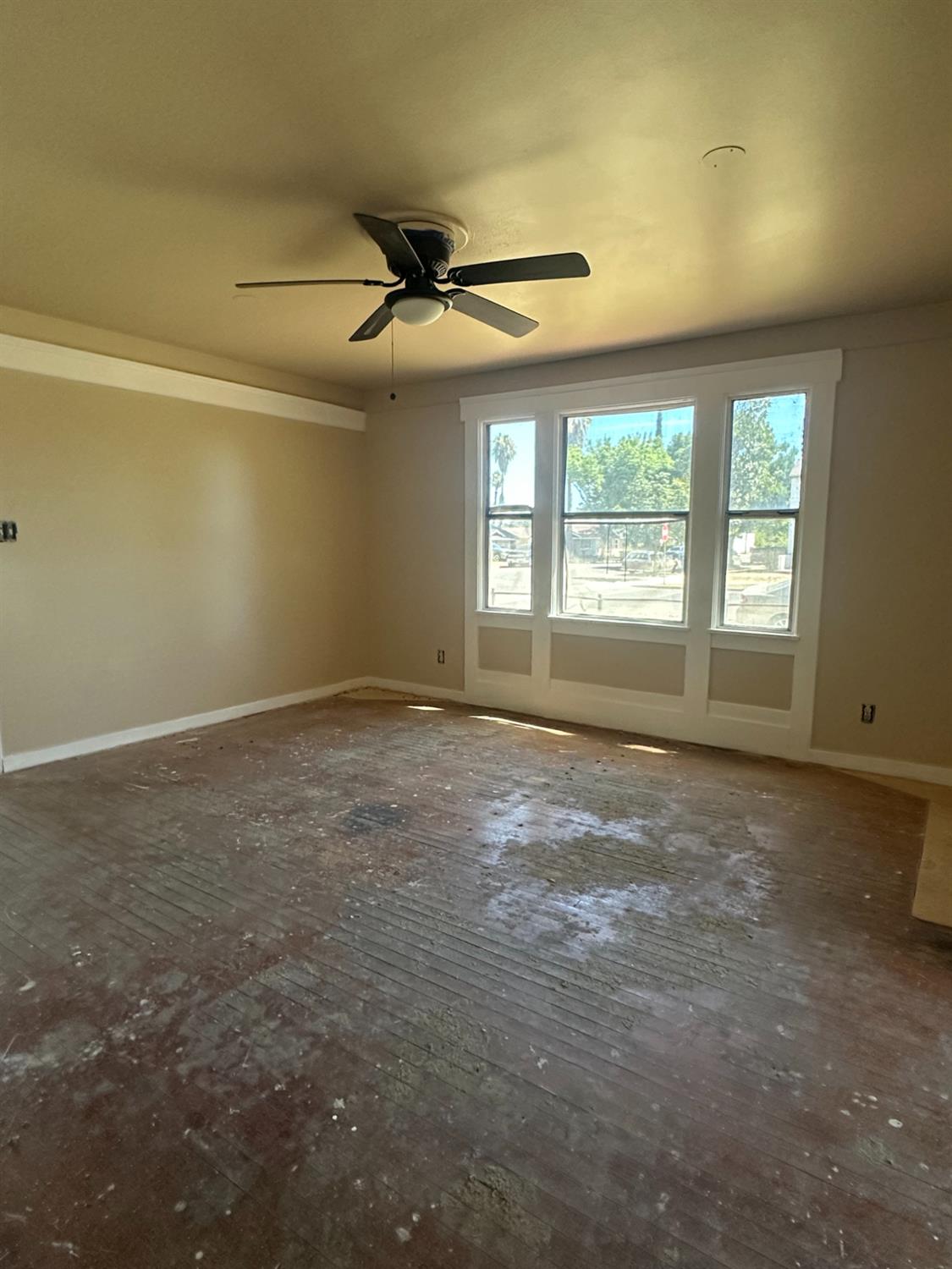 230 N 3rd St, Patterson, CA 95363