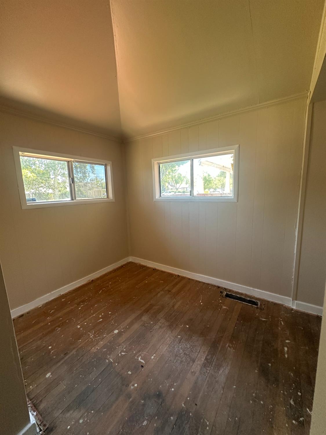 230 N 3rd St, Patterson, CA 95363