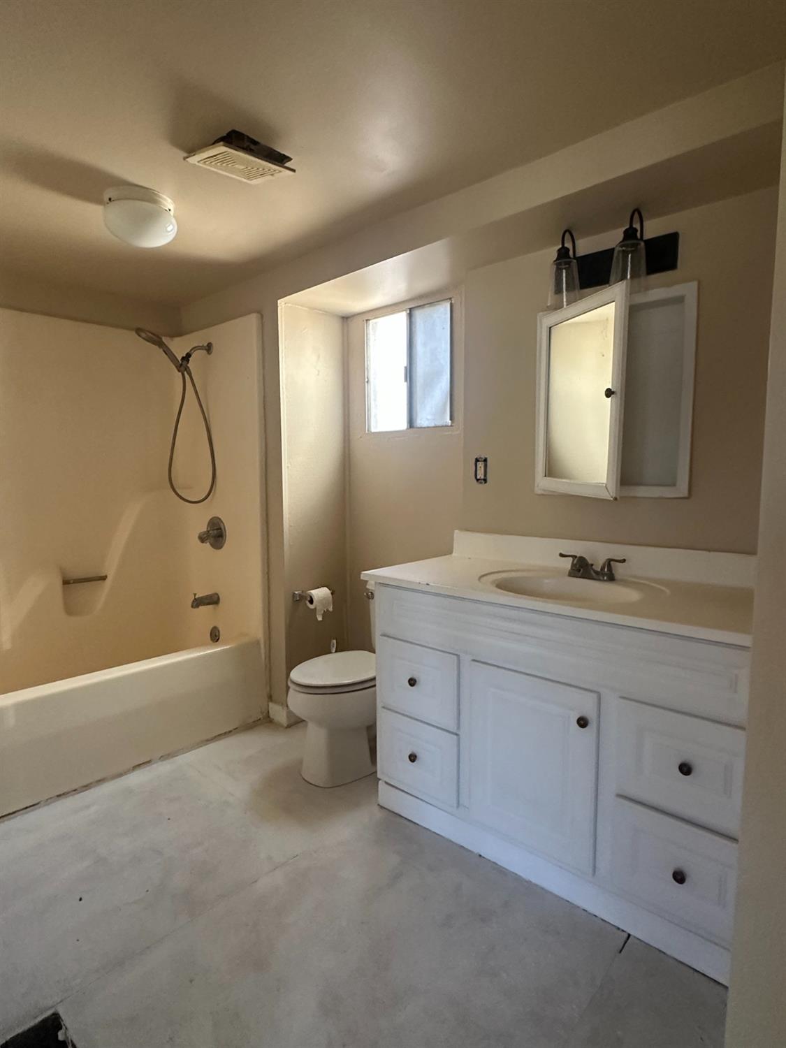 230 N 3rd St, Patterson, CA 95363