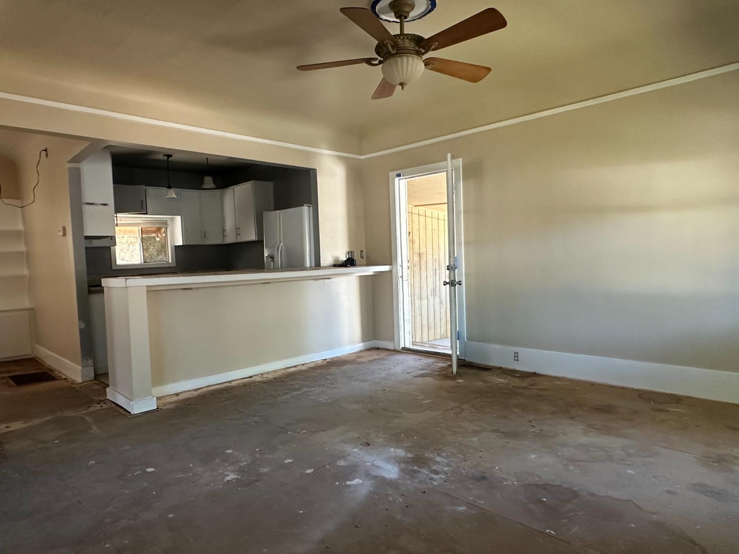 230 N 3rd St, Patterson, CA 95363