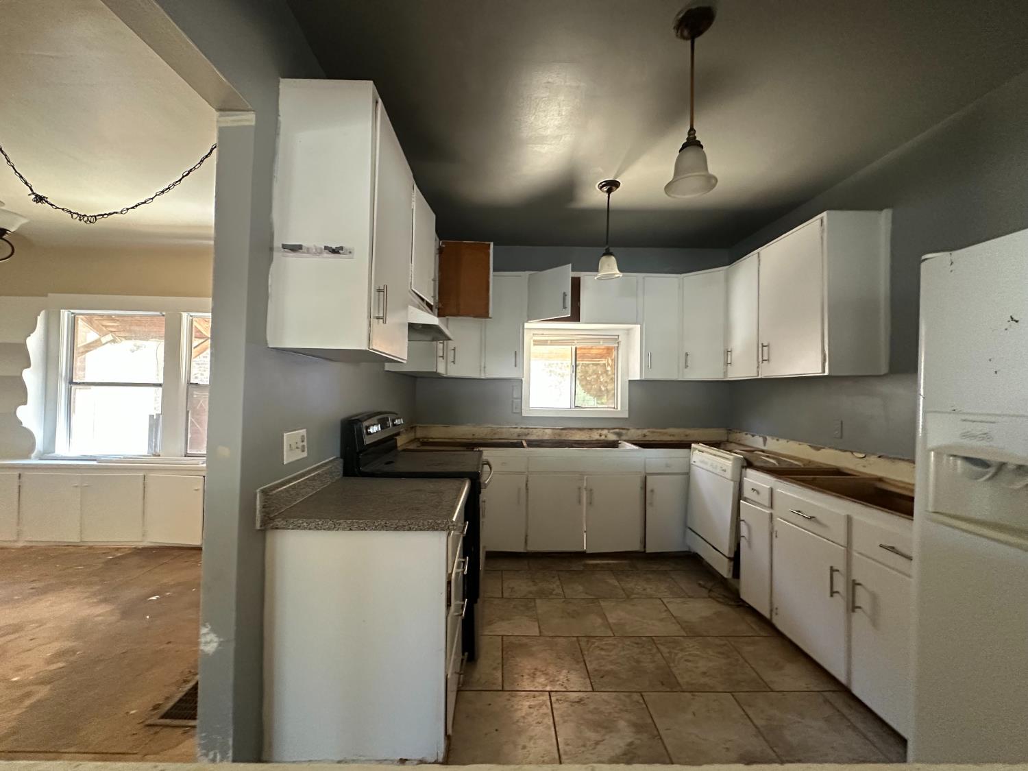 230 N 3rd St, Patterson, CA 95363